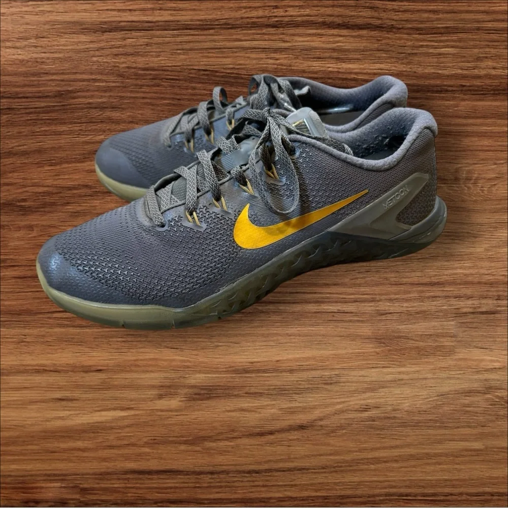Nike Metcon 4 Training Sneakers Size 10‎ Women’s AR5136-991 Grey